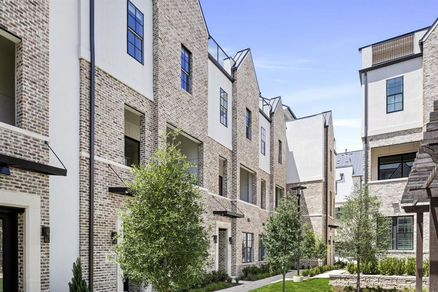Exterior details and patio area of a home in , Irving (Image 24).