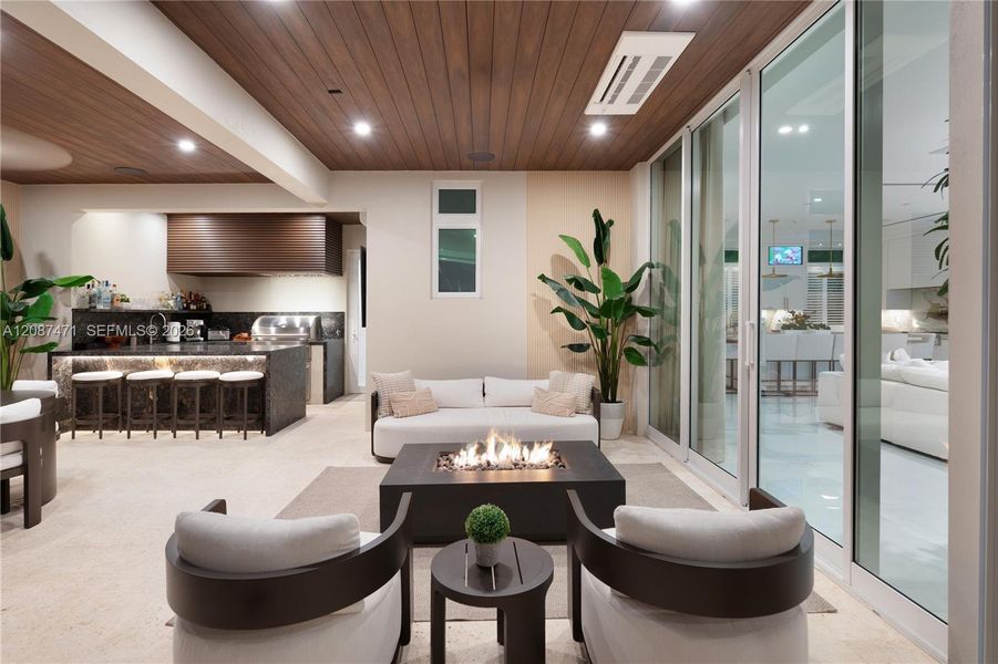 Community amenities in , Pinecrest (Image 27).