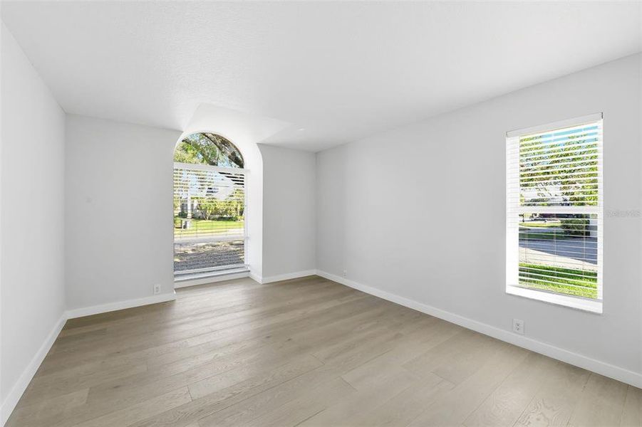 Spacious, unfurnished interior of a new home in , Sarasota (Image 21).