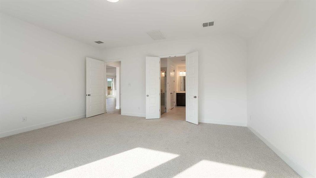 Spacious, unfurnished interior of a new home in Devonshire - Reserve 45', Forney (Image 22). Spacious, unfurnished interior of a new home in Devonshire - Reserve 45', Forney (Image 22).