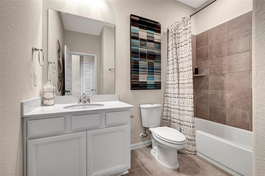 Furnished interior view inside a new home in Montgomery Oaks - Premier, Conroe (Image 9). Furnished interior view inside a new home in Montgomery Oaks - Premier, Conroe (Image 9).