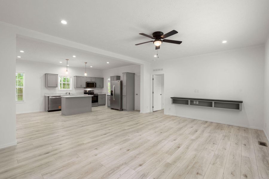 Spacious, unfurnished interior of a new home in , Cottageville (Image 15).