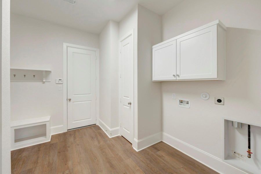 Spacious, unfurnished interior of a new home in The Meadows at Imperial Oaks, Conroe (Image 27).