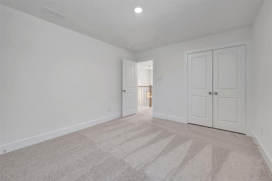 Spacious, unfurnished interior of a new home in Chaparral Park, Oak Point (Image 19).