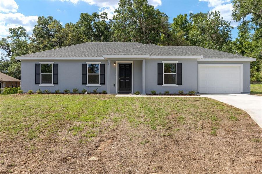 Exterior details and patio area of a home in , Ocala (Image 3).