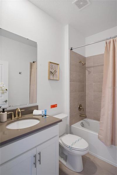 Furnished interior view inside a new home in , Davenport (Image 30).