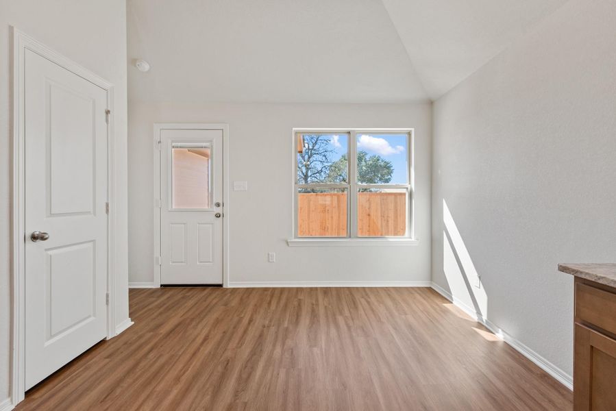 Spacious, unfurnished interior of a new home in , Navasota (Image 20).