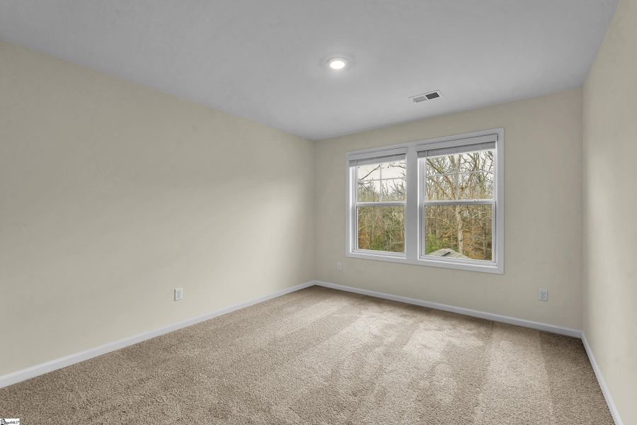 Spacious, unfurnished interior of a new home in Sedona, Greenville (Image 23).