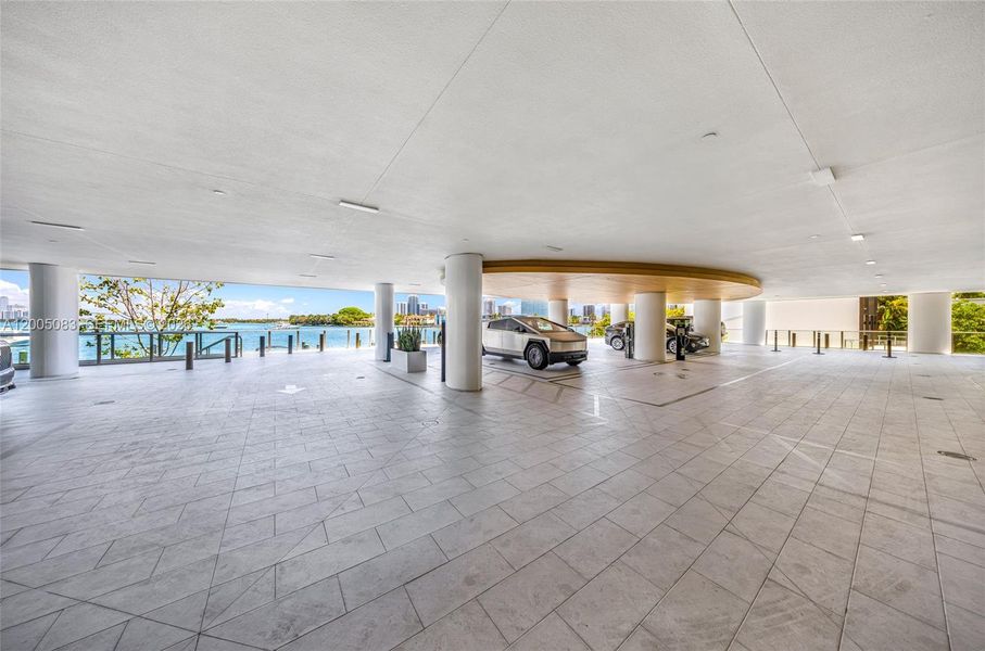 Community amenities in Onda, Bay Harbor Islands (Image 82).