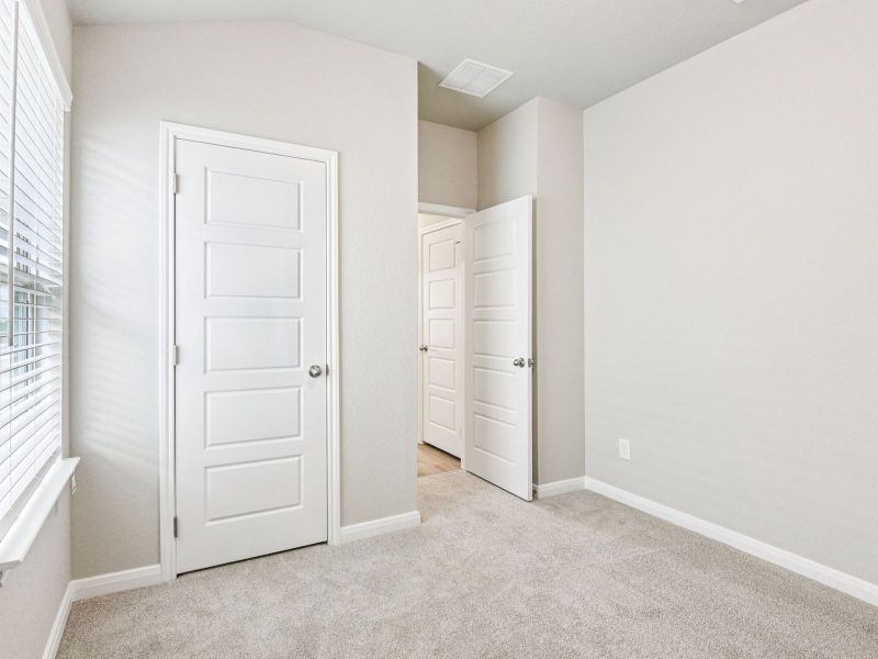 Spacious, unfurnished interior of a new home in Comanche Ridge, San Antonio (Image 20).
