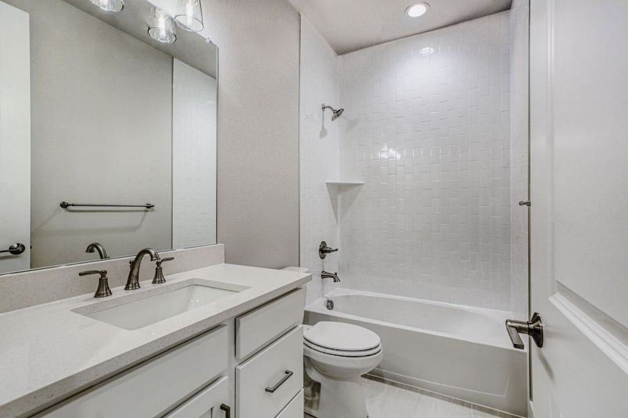 1644 Sundown - Full Bathroom