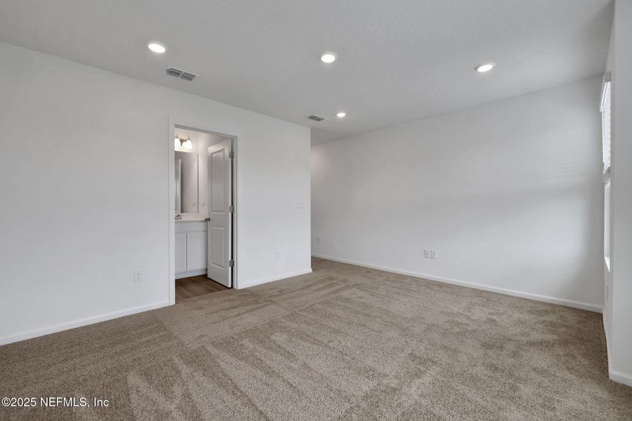 Spacious, unfurnished interior of a new home in Kasen Oaks, Jacksonville (Image 13).