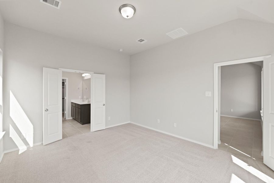 Spacious, unfurnished interior of a new home in The Trails, New Caney (Image 16).