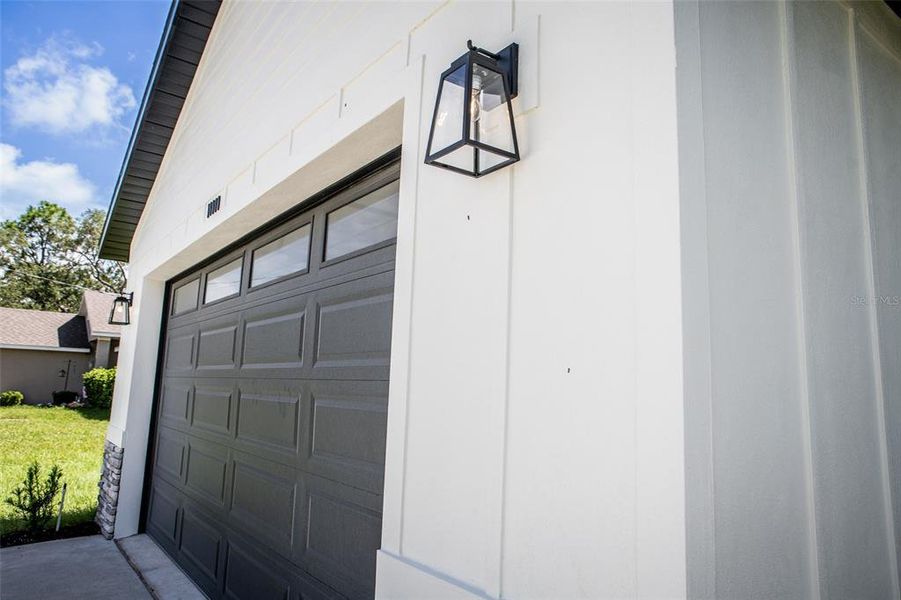 Exterior details and patio area of a home in , Weeki Wachee (Image 19).