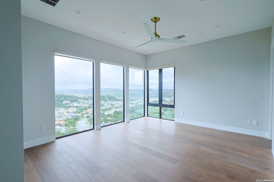 Spacious, unfurnished interior of a new home in , San Antonio (Image 24).