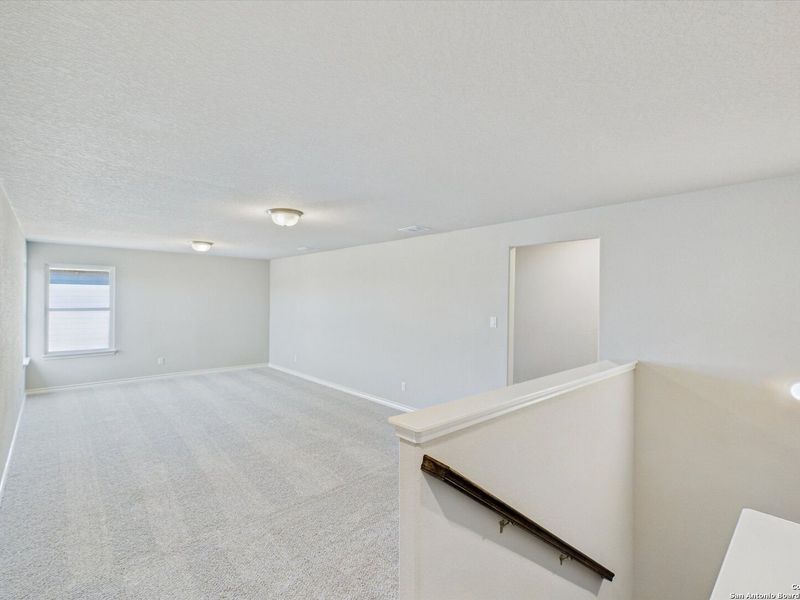 Spacious, unfurnished interior of a new home in Ladera, San Antonio (Image 30).