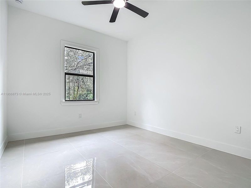 Spacious, unfurnished interior of a new home in , Lehigh Acres (Image 28).