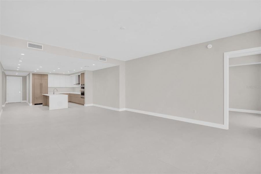 Spacious, unfurnished interior of a new home in , St. Petersburg (Image 22).