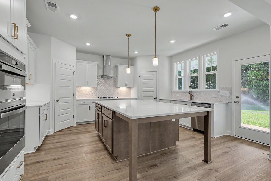 Furnished interior view inside a new home in Arcadia, Myrtle Beach (Image 8).