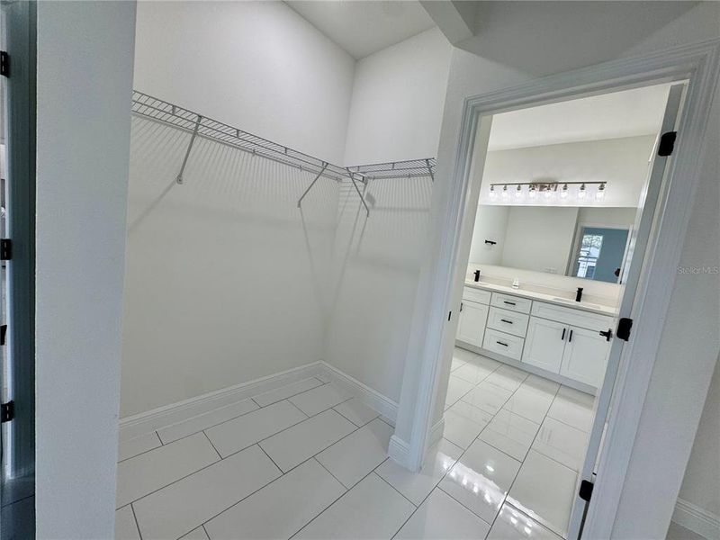 Spacious, unfurnished interior of a new home in , Ocala (Image 20).