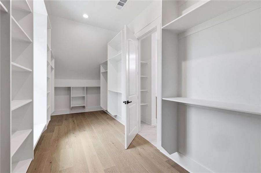 Spacious, unfurnished interior of a new home in , Monroe (Image 35).