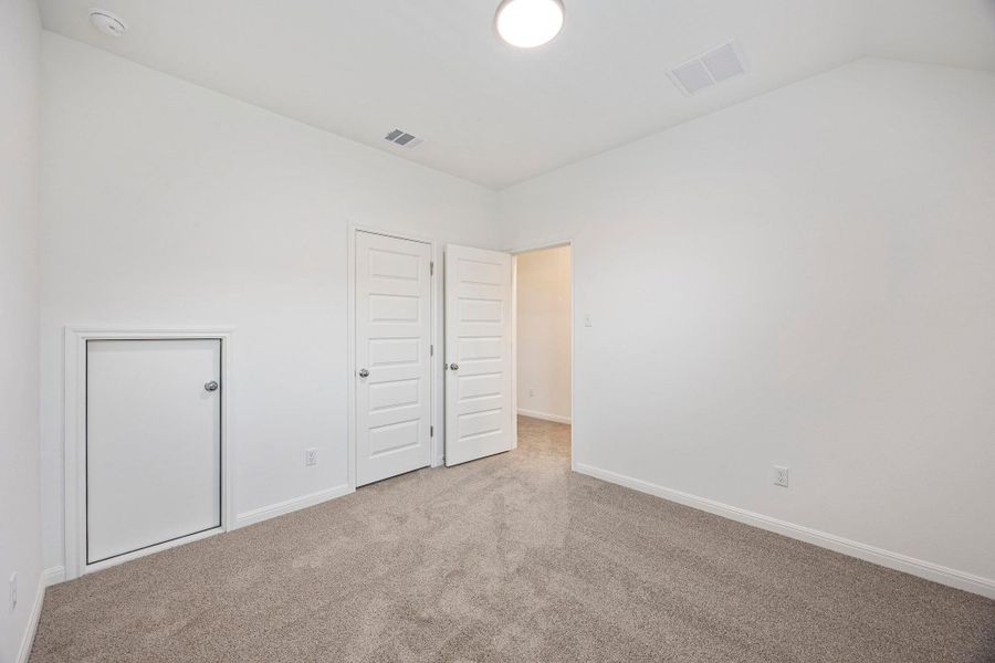 Spacious, unfurnished interior of a new home in Trinity Ranch, Elgin (Image 24).