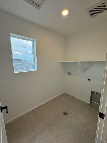 Spacious, unfurnished interior of a new home in Harvest Crossing, Aurora (Image 13). Spacious, unfurnished interior of a new home in Harvest Crossing, Aurora (Image 13).