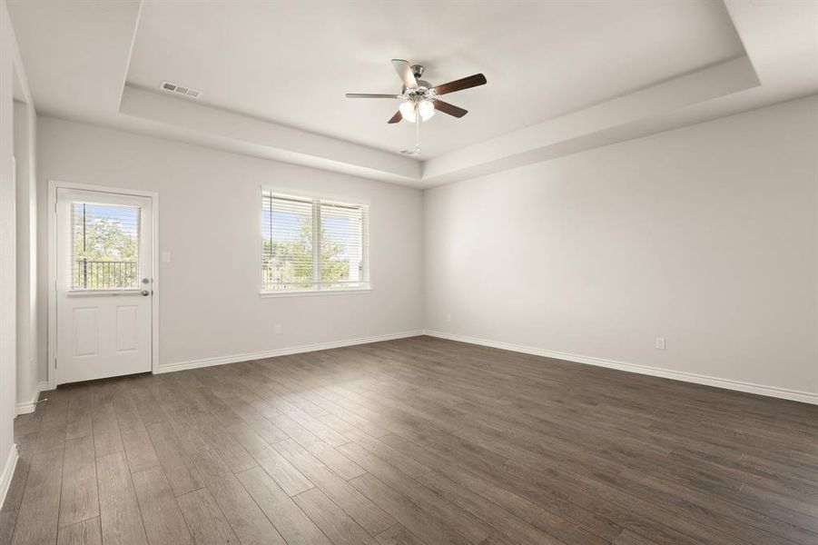 Spacious, unfurnished interior of a new home in Deer Creek, Fort Worth (Image 23).