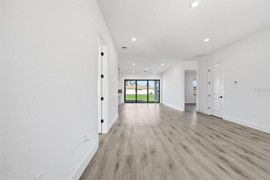Spacious, unfurnished interior of a new home in , Ocala (Image 32).
