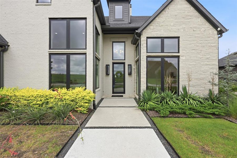 Exterior details and patio area of a home in , Heath (Image 19).