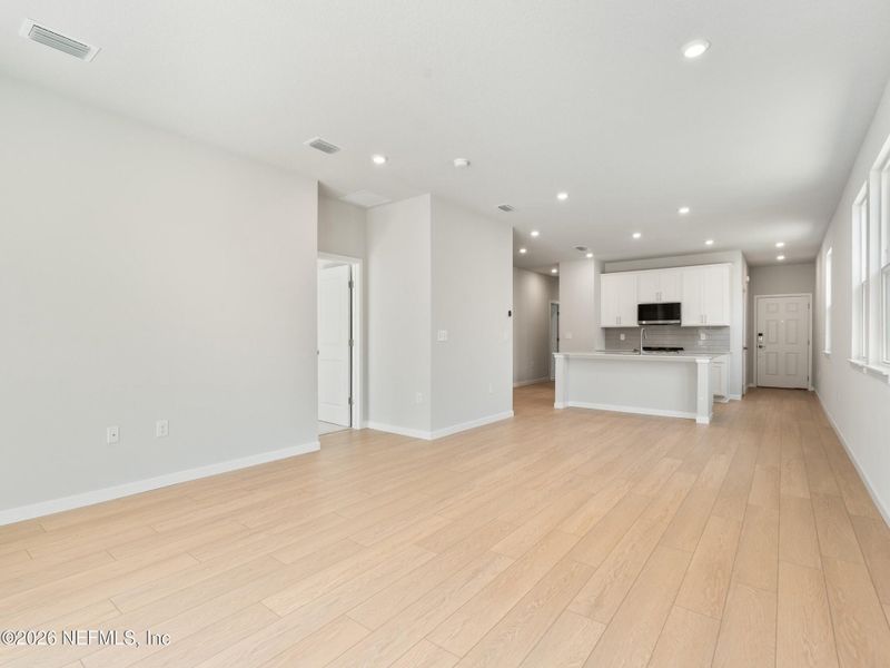 Spacious, unfurnished interior of a new home in Seminole Palms, Palm Coast (Image 10).