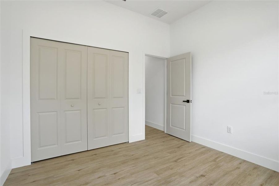 Spacious, unfurnished interior of a new home in , Orlando (Image 32).