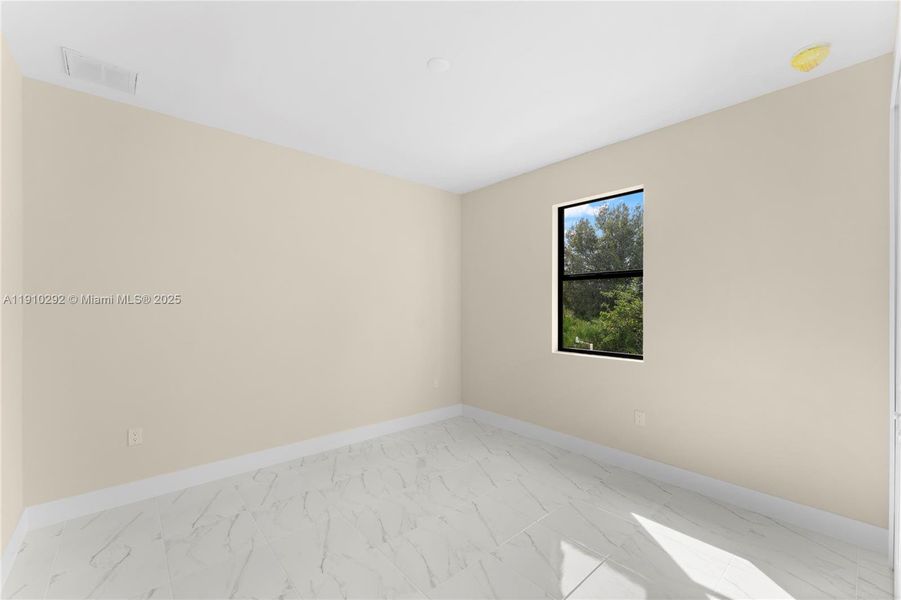 Spacious, unfurnished interior of a new home in , Lehigh Acres (Image 17).