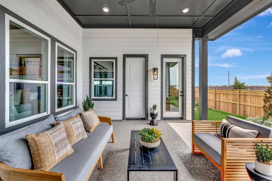 Representative exterior details of a home built from the The Abney by David Weekley Homes in Sienna 42’, Missouri City (Image 3). Representative exterior details of a home built from the The Abney by David Weekley Homes in Sienna 42’, Missouri City (Image 3).