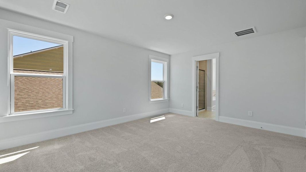 Spacious, unfurnished interior of a new home in Sheep Island, Summerville (Image 28).