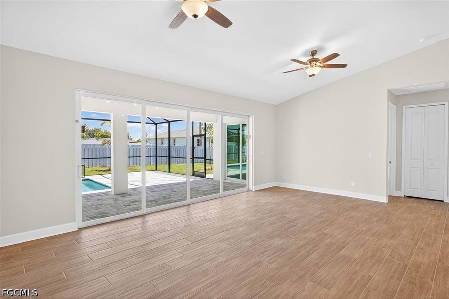 Spacious, unfurnished interior of a new home in Cape Coral, Cape Coral (Image 9).