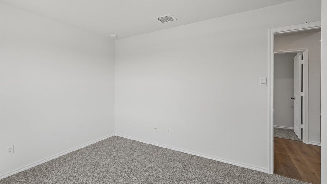 Spacious, unfurnished interior of a new home in Verandah, Royse City (Image 16).