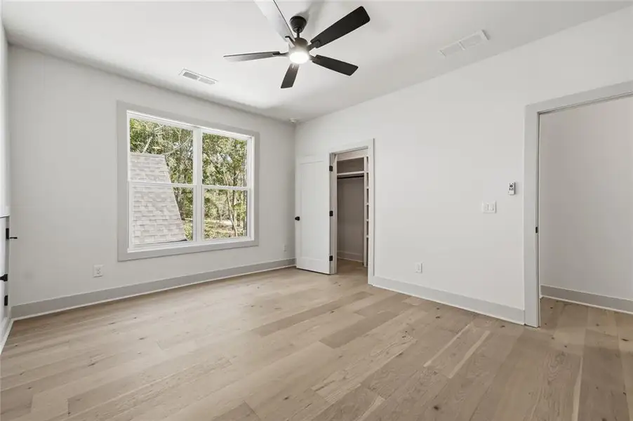 Spacious, unfurnished interior of a new home in , Gainesville (Image 34).