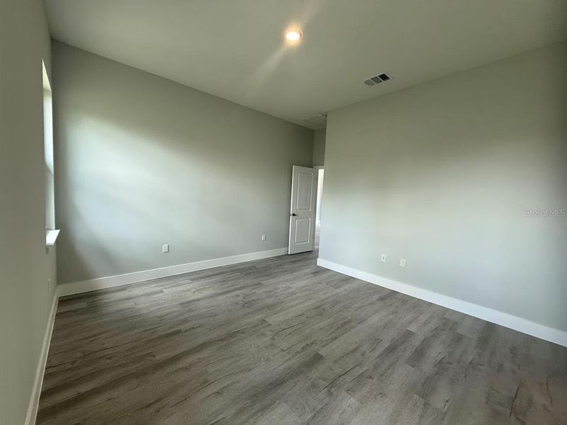 Spacious, unfurnished interior of a new home in , Ocala (Image 21).