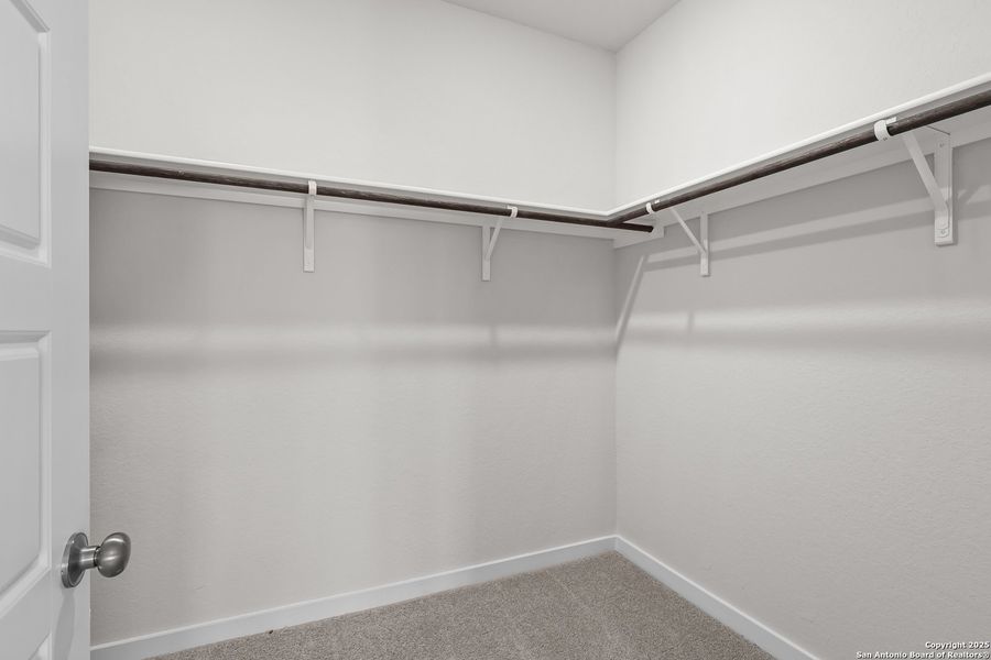 Spacious, unfurnished interior of a new home in Cinco Lakes, San Antonio (Image 14).