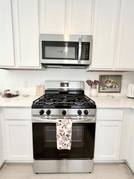 Modern gas cooktop for precision cooking, perfect for culinary enthusiasts! Modern gas cooktop for precision cooking, perfect for culinary enthusiasts!