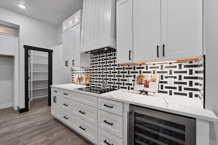 Kitchen/stove top area