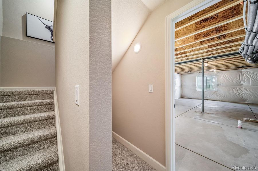 Spacious, unfurnished interior of a new home in Thompson River Ranch, Johnstown (Image 21).