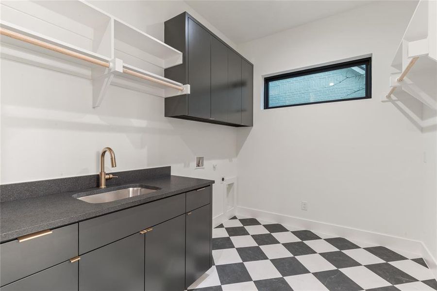 Furnished interior view inside a new home in , Dallas (Image 33).