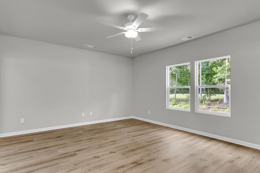 Spacious, unfurnished interior of a new home in Fairway Woods at Wyboo, Manning (Image 19).