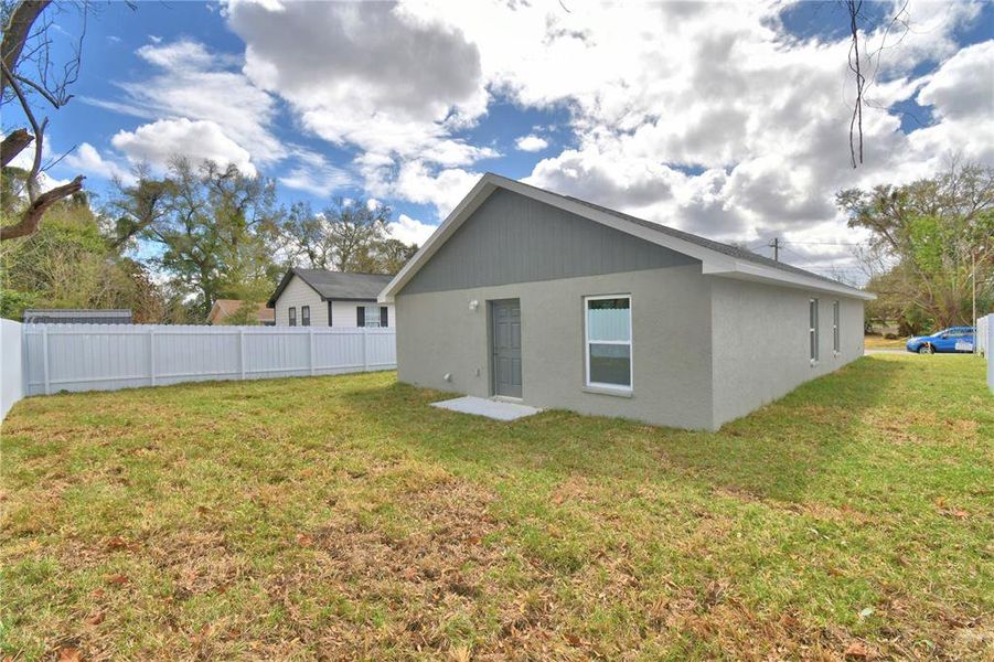 Exterior details and patio area of a home in , Bartow (Image 31).