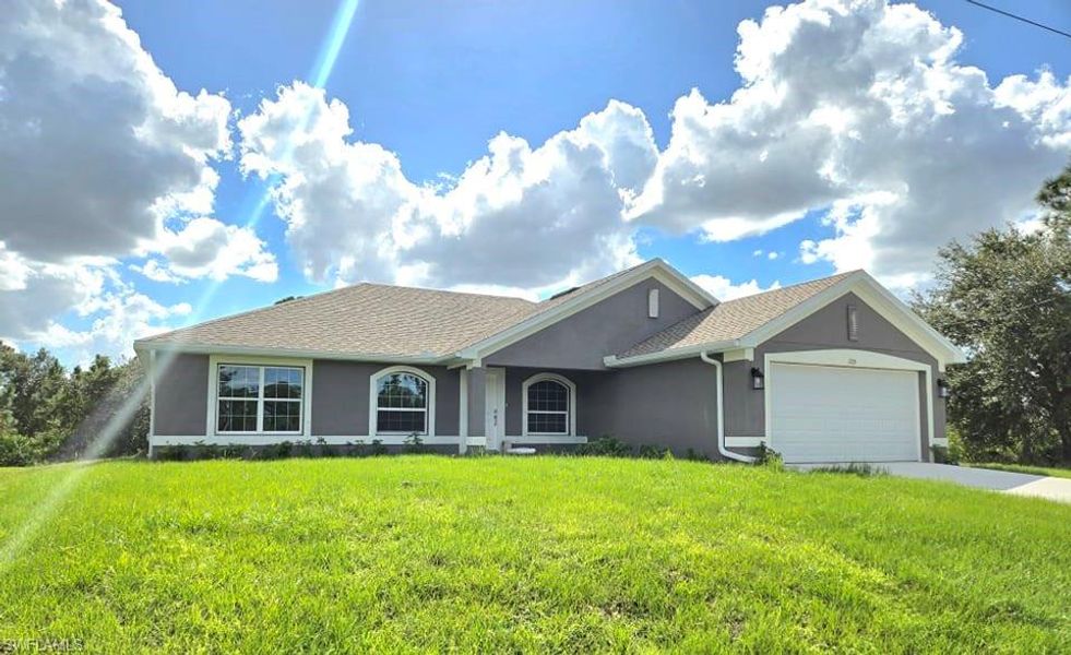 Image 13 of a home in Lehigh Acres.