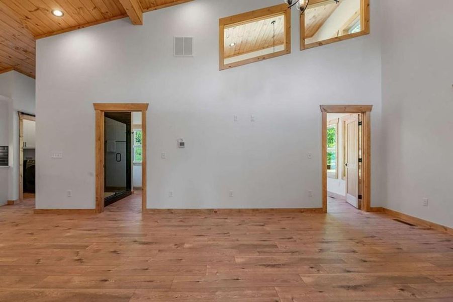 Spacious, unfurnished interior of a new home in , Blue Ridge (Image 8).