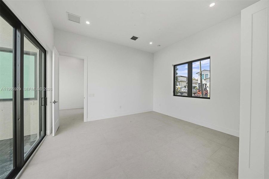 Spacious, unfurnished interior of a new home in , Hollywood (Image 27).