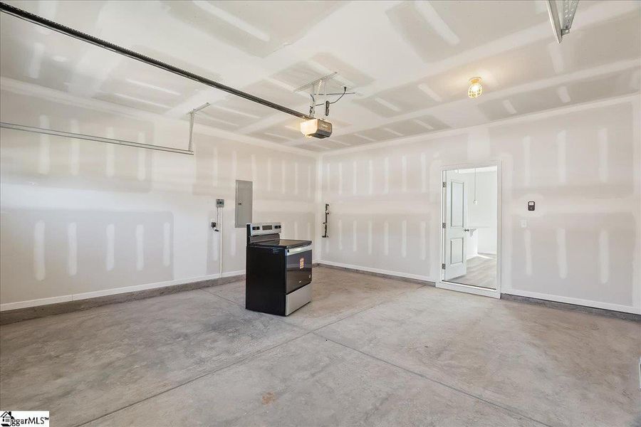 Spacious, unfurnished interior of a new home in Halton Oaks, Spartanburg (Image 26). Spacious, unfurnished interior of a new home in Halton Oaks, Spartanburg (Image 26).